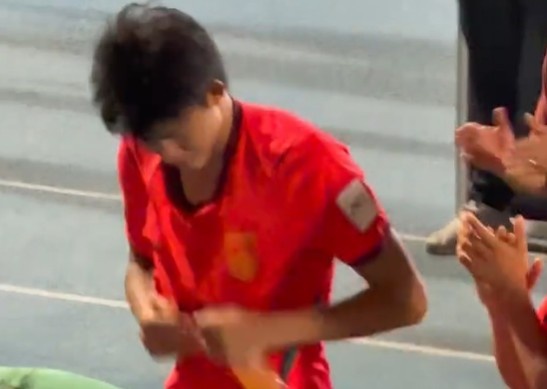 U17亚洲杯决赛：国少让三追二2-3惜败日本，赵松源谢晋赛后泪崩