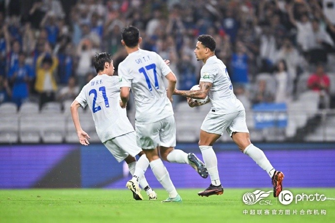 阿代米闪击 卡尔采夫点射 深圳客场2-1终结申花不败 阿代米闪击 卡尔采夫点射 深圳客场2-1终结申花不败