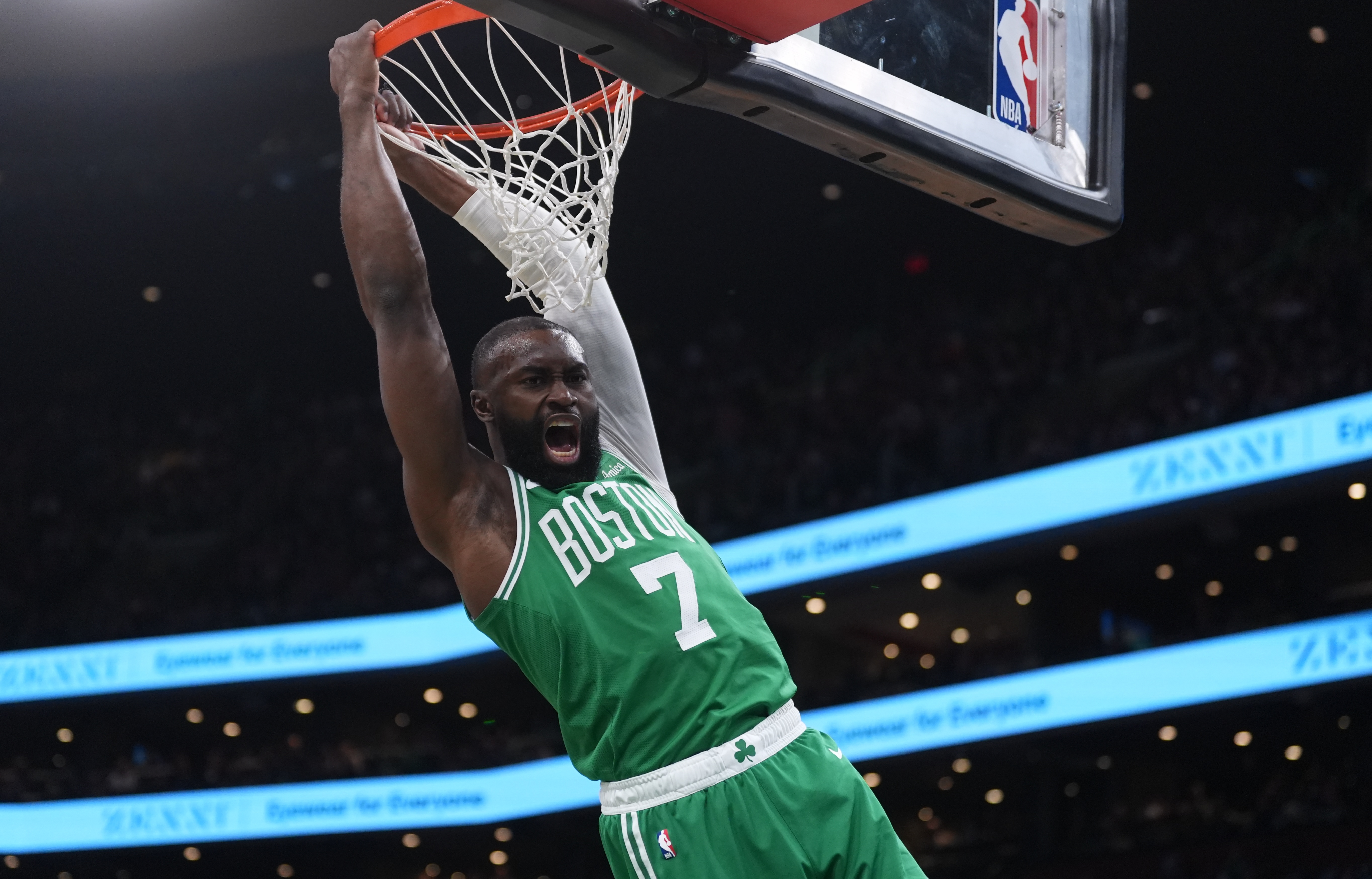雄鹿重建路线图:五支球队求购杰伦·布朗的详细报价 雄鹿重建路线图:五支球队求购杰伦·布朗的详细报价